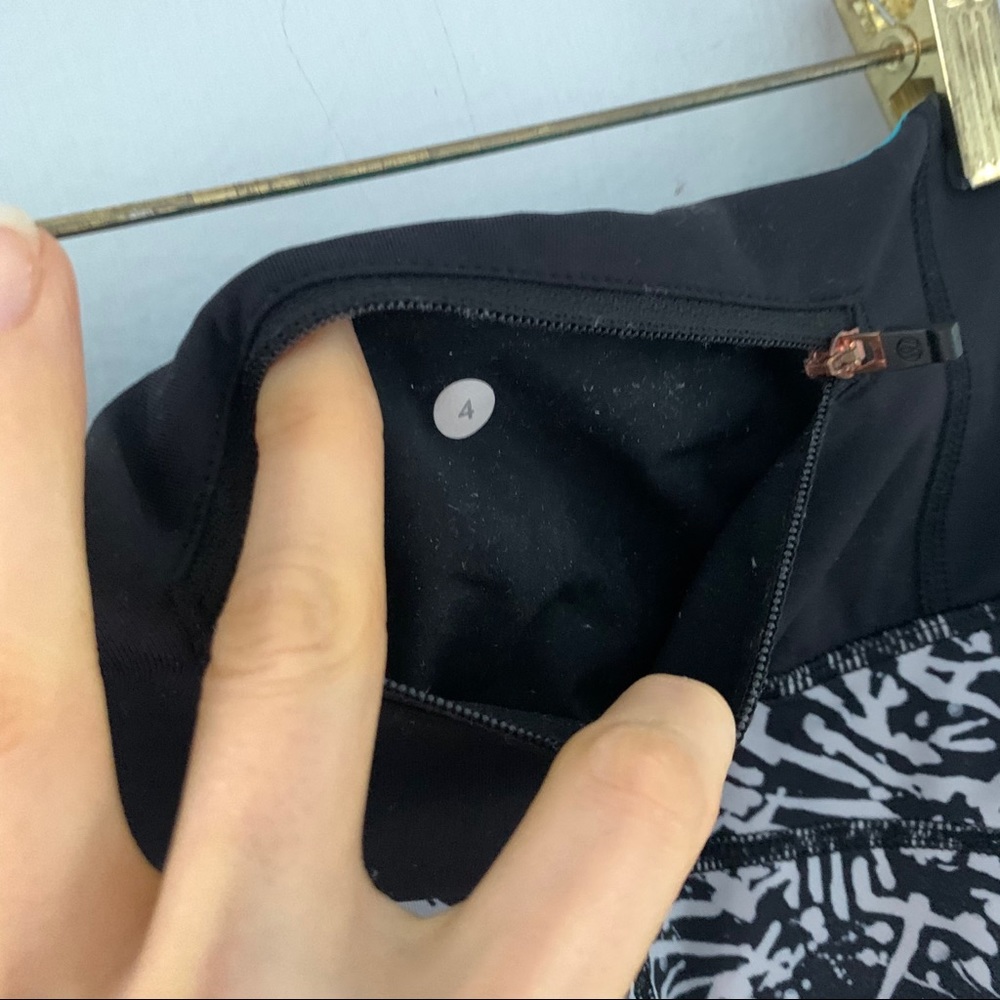 LULULEMON black & white capris workout leggings 4 - Picture 11 of 11